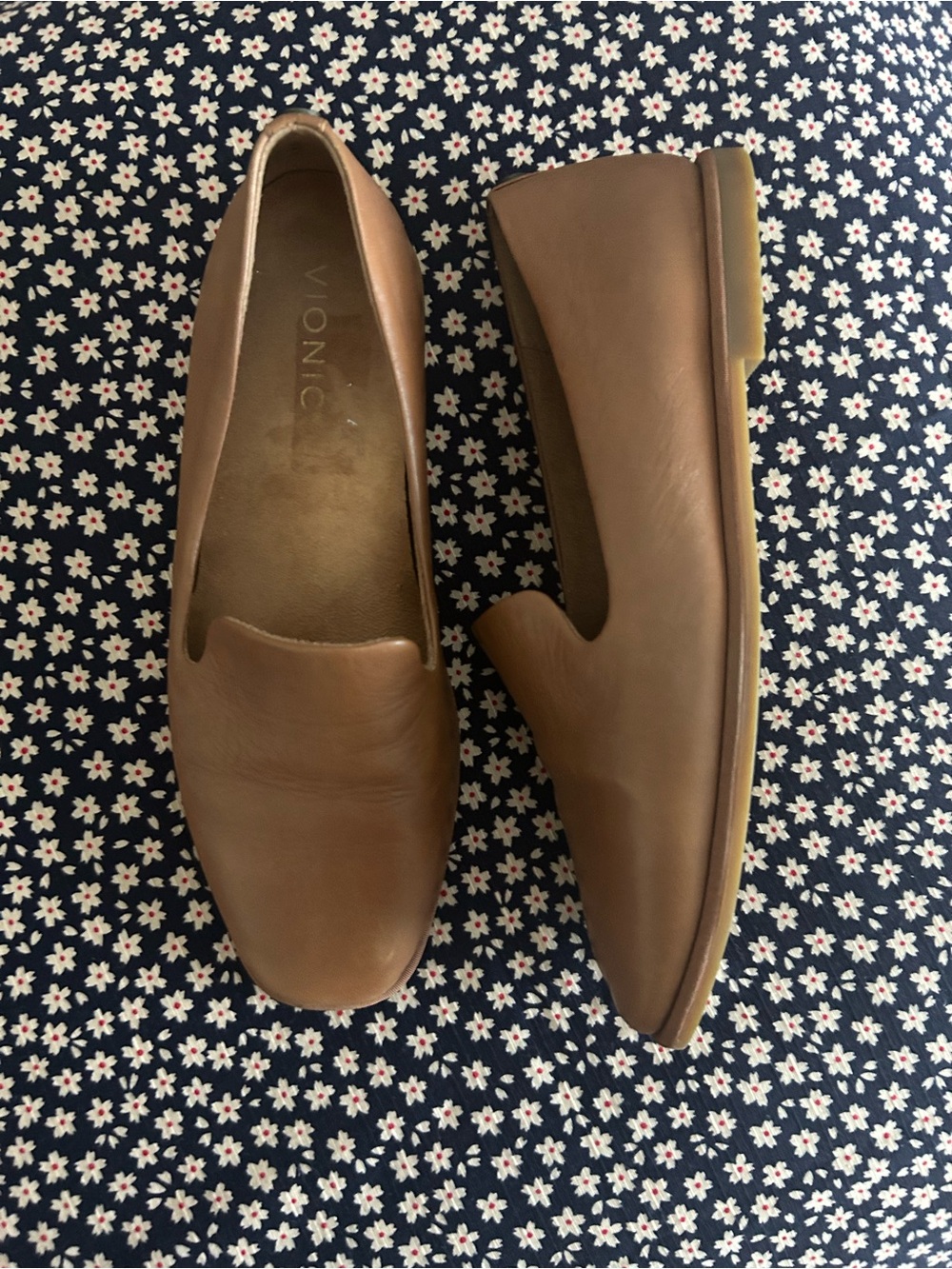 Vionic Women’s Tan Leather Flats — Everyday Elegant Slip-Ons - Picture 4 of 6